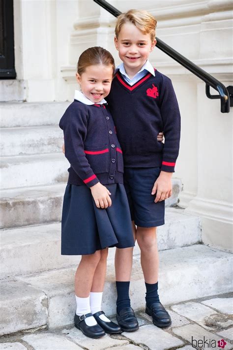 El Príncipe Jorge Y La Princesa Carlota En Su Primer Día De Colegio