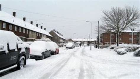 Crash As Heavy Snow In Essex Spreads North And East Bbc News
