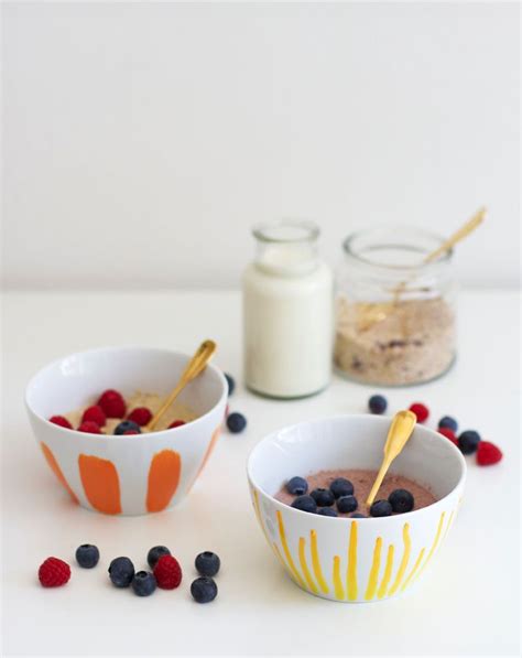 Schicke tabletts fürs frühstück ans bett. DIY: Bemalte Müslischüsseln - we love handmade ...