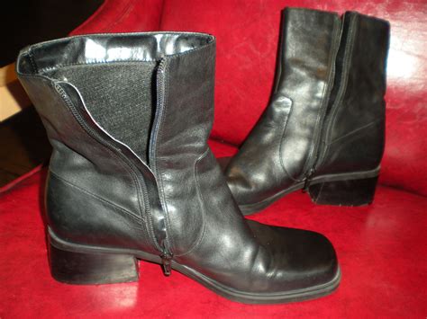 nine west black leather ankle boots size 10 zip up square toe soft leather very comfortable