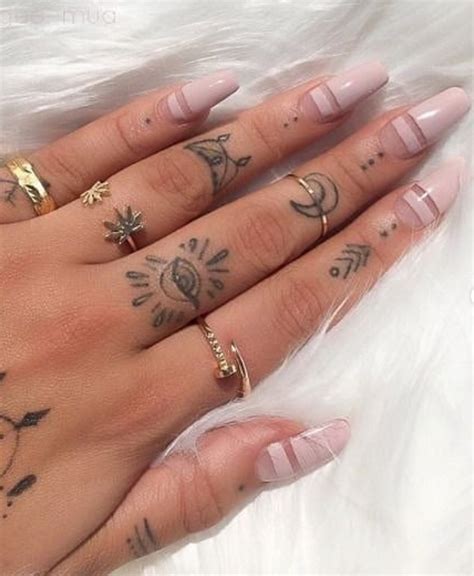 This simple tattoo carved on the index finger looks. 45 Meaningful Tiny Finger Tattoo Ideas Every Woman Eager ...
