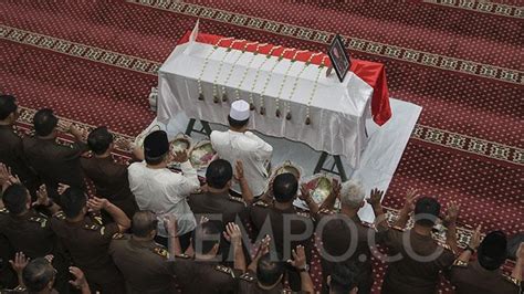 Suasana Duka Pemakaman Dodi Junaidi Korban Lion Air JT 610 Foto Tempo Co
