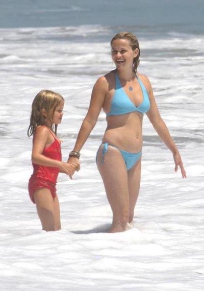 She Has A Normal Persons Body Celebrities Bikinis Jennifer Lawrence Celebrity Style Reese