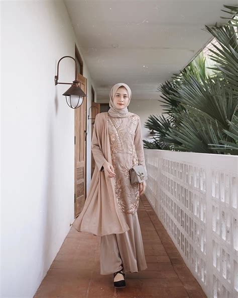 Model Gamis Wisuda 2019 Hijab Style Hijab Terbaru