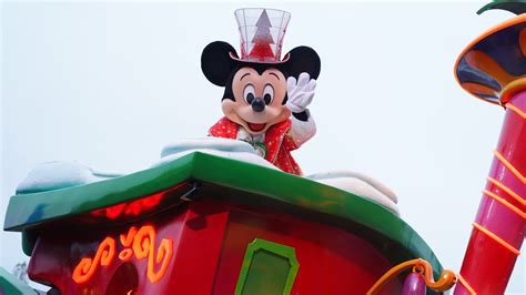 Mickeys Dazzling Christmas Parade At Disneyland Paris Dusk Wlights