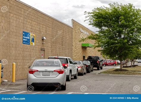 Long Lines at a Walmart Pharmacy Drive Thru Editorial Image - Image of