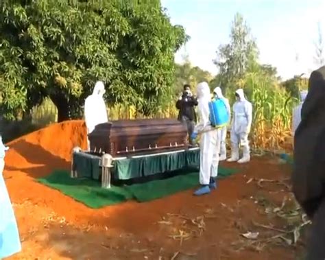 Papa Shirandula Tears Flow Freely As Comedian Is Buried In Early