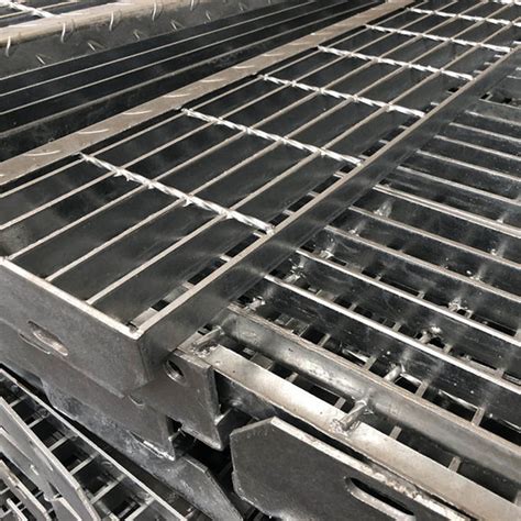 Outdoor Residential Building Steel Stair Treads Grating Metal Welded