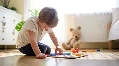Comment Apprendre à Son Enfant à Jouer Dans Sa Chambre