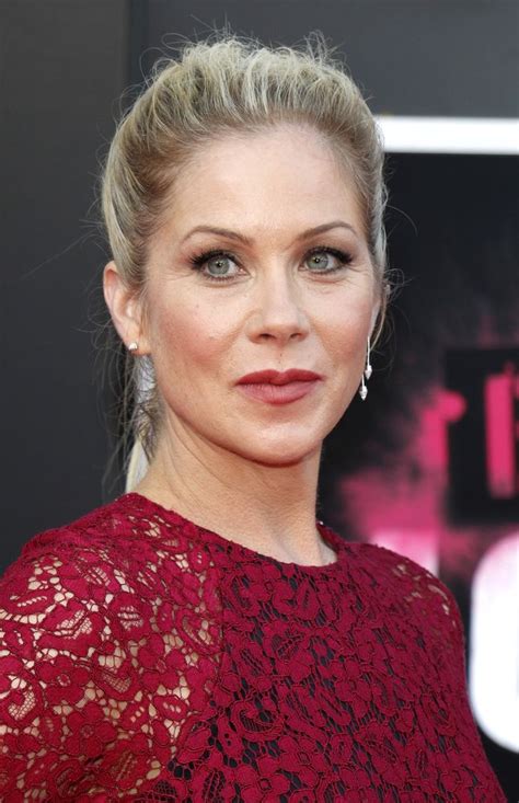 Dead To Me Christina Applegate To Star In Netflix Dark Comedy Canceled Tv Shows Tv Series