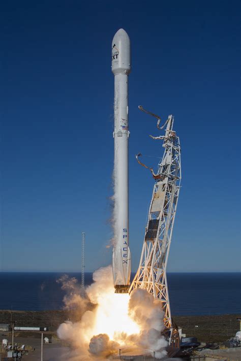 The vehicle consists of a reusable first stage, an expendable second stage, and, when in payload configuration, a. Photos: Falcon 9 returns to flight with weekend launch from California - Spaceflight Now