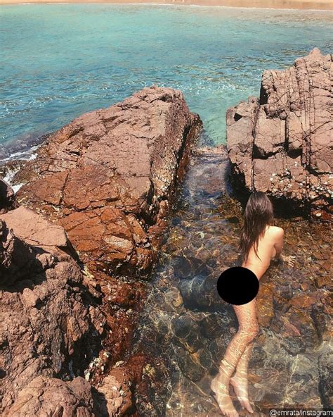 Emily Ratajkowski Goes Fully Naked During Mexican Getaway See The Raunchy Snap