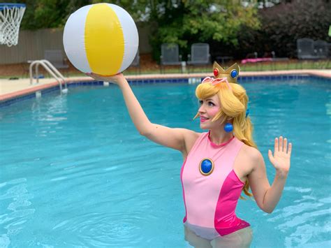 Princess Peach Swimsuit Cosplay Scrolller