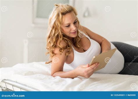 Pregnant Woman Relaxing And Using Tablet Stock Image Image Of Lovely Ebook 133549001