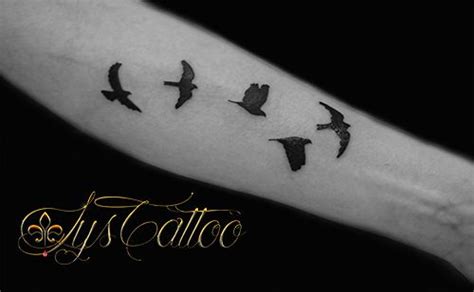 Tatouage 5 Oiseaux Qui Senvolent Par Lys Tattoo à Gradignan Proche De