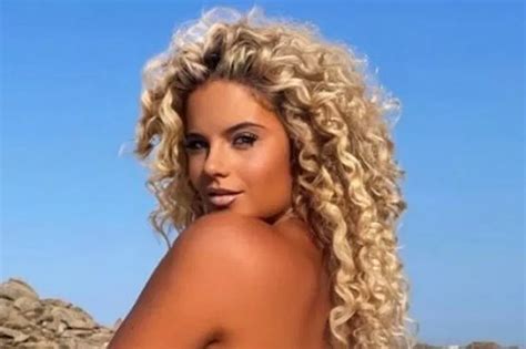 Page Babe Goes Topless To Avoid Tan Lines And Delights Fans With Sexy