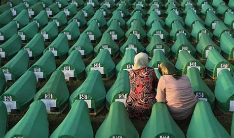 Das massaker von srebrenica gilt in europa als das größte verbrechen gegen die menschlichkeit seit ende des zweiten weltkriegs. Britain seeks UN resolution on Srebrenica genocide | World ...