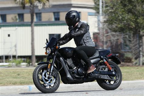 It is available in 5 colors, 1 variants in the malaysia. 2017 Harley-Davidson Street Rod 750: Первый обзор ...
