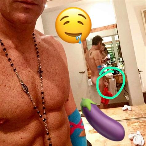 Fernando Carrillo Se Deja Ver Desnudo En Instagram Csc Noticias