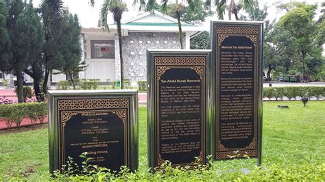 This memorial was once the official residence of the late tun abdul razak, the second prime minister of malaysia who was hailed as the father of development. built in october 1961, the property was converted into a memorial to honor his vast contributions to the development of the nation and its. Mohd Faiz bin Abdul Manan: Memorial Tun Abdul Razak