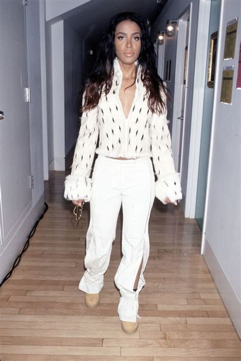 Aaliyahs Coolest Outfits Aaliyah Style