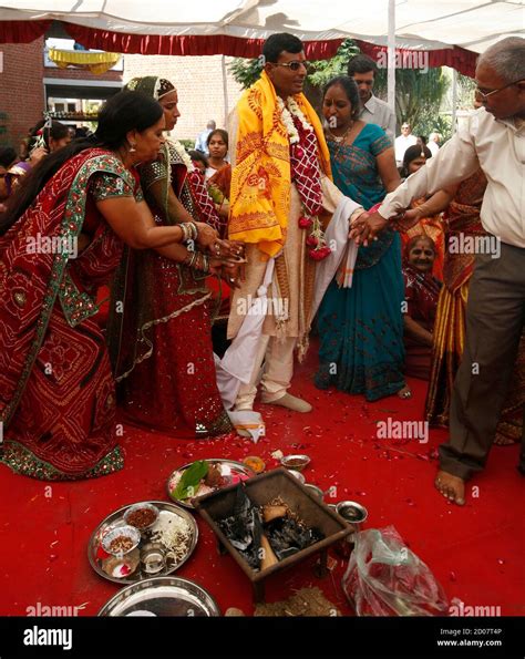 India Bride Burn Hi Res Stock Photography And Images Alamy