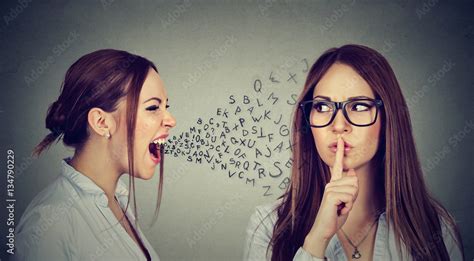 Angry Woman Screaming At Herself With Quiet Finger On Lips Gesture Foto