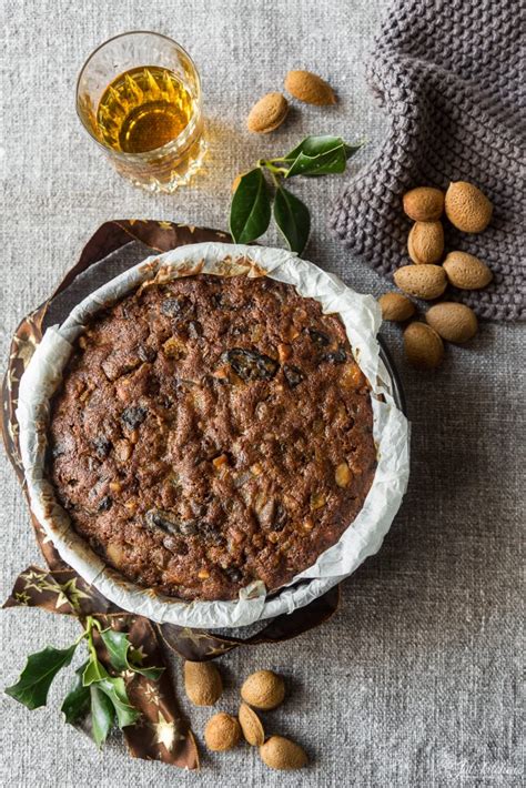 Christmas is a perfect time to break out the mincemeat pies, mud pies and key lime pies. Jamie Oliver's Christmas cake - Juls' Kitchen