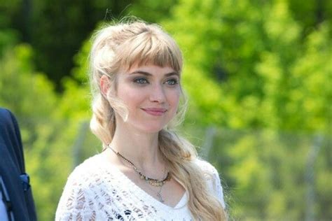Imogen Poots Takes On Our Favourite Fall Looks Ropa Famosos Hot Sex Picture