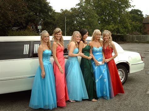 Pick The Best Limo For Your School Prom Day From Exclusive Hire