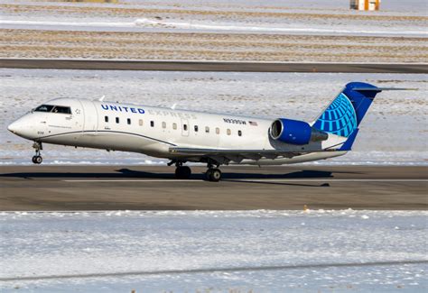 N939sw United Express Mitsubishi Crj 200 By Bret Tjomsland