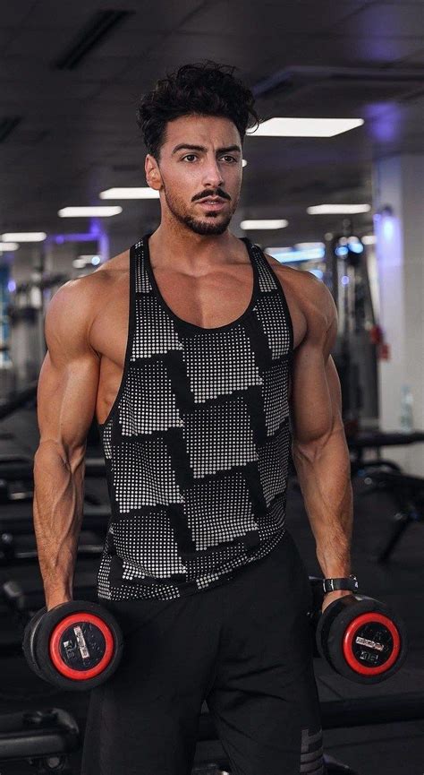 13 Ways To Look Good At Gym Gym Outfit Men Hot Gym Outfits Gym Photography