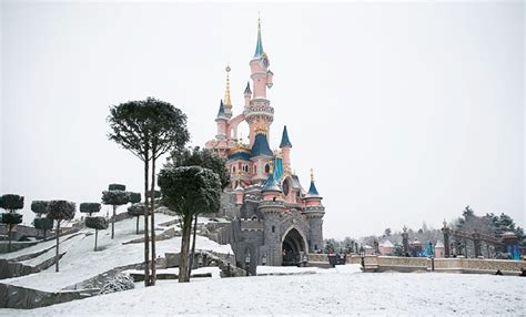 Disneyland Paris Becomes A Winter Wonderland Dispatches From Disney
