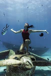 Holding the breath, performed according to the instructions given, isn't stupid and dangerous at all. Perth 'mermaid' Julia Wheeler holds her breath underwater ...
