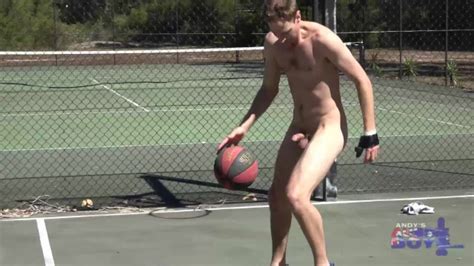 Un Australien Nick Adore Se Faire Naked En Public Tout En Faisant De Lexercice La Vue