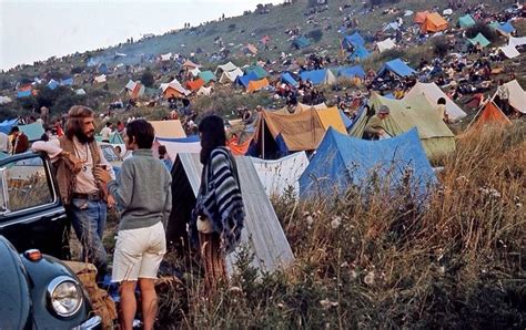 Woodstock defined a generation of music. Campers at Woodstock music festival 1969 : OldSchoolCool