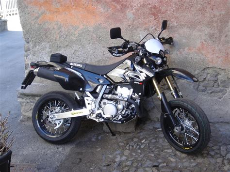 A living testament to suzuki's engineering team that a motorcycle, relatively unchanged for two decades is still as popular with weekend warriors today. Suzuki DRZ 400 SM | Comprata a gennaio 2006 supermotard ...