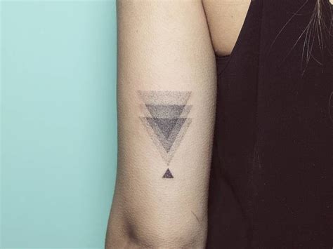 Тату Треугольник фото эскизы и значение татуировки для мужчин и девушек