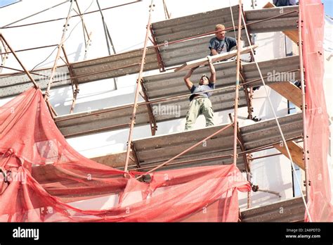 Unsafe Construction Hi Res Stock Photography And Images Alamy
