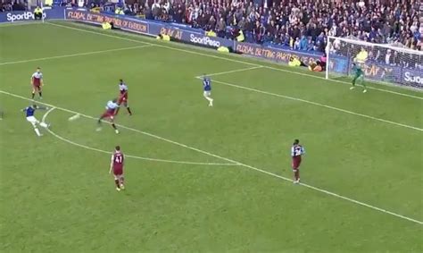 Bu sonuçla birlikte west ham, puanını 26'ya çıkardı ve 10. Video: Sigurdsson stunning goal in Everton win vs West Ham