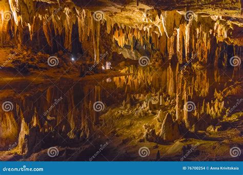 Dream Lake In Luray Caverns Stock Photo Image Of Page Flowstone