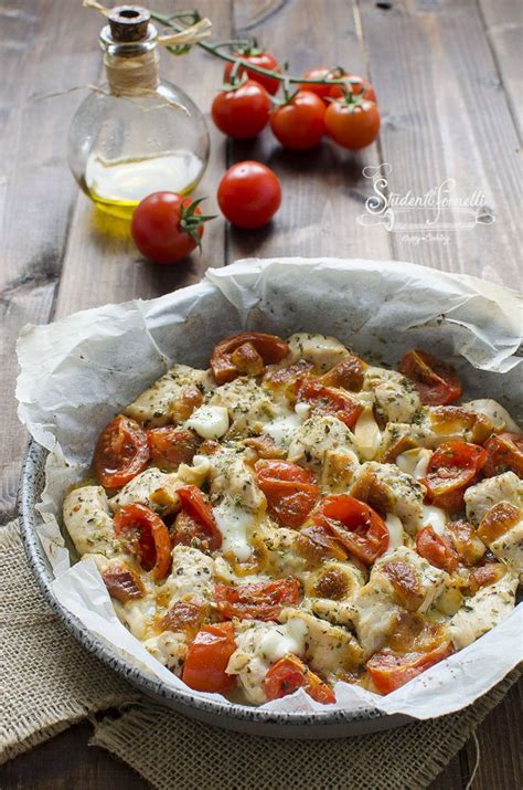 Mettere all'interno del pollo la salvia e il rosmarino. pollo alla pizzaiola al forno ricetta secondo nel 2019 ...