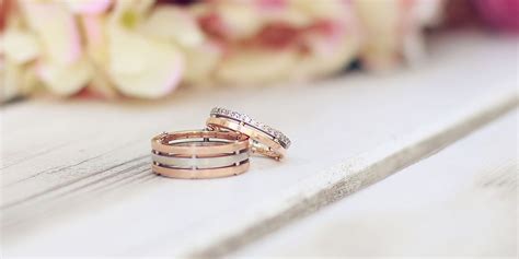 Ninety percent of the jewelry sold in retail stores is actually manufactured in the district. Wedding Rings London: Places To Shop | Lifestyle Wedding