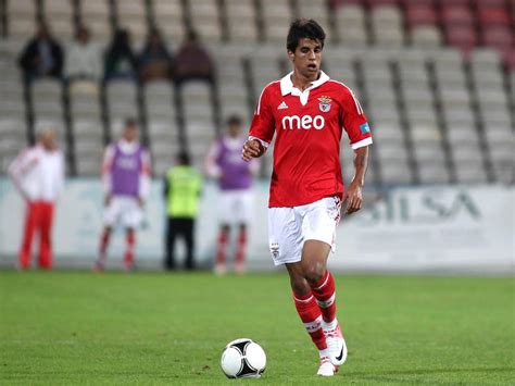 João pedro cavaco cancelo (barreiro, región de lisboa, portugal, 27 de mayo de 1994), más conocido como joão cancelo, es un futbolista portugués. Oficial: João Cancelo no Valência | TVI24