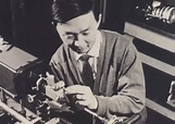 昔日香港 - 1970至1974年間，高錕教授參與創立香港中文大學電子學系，並任系主任及講座教授