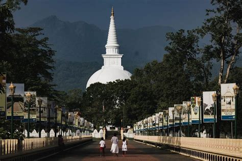 Mahiyangana Temple Green Holiday Travels