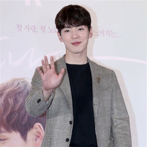 4일전 1셔츠 벗는 김나정 아나운서 노란 속옷. 배우 김정현 수면·섭식 장애 드라마 하차…누리꾼 동정과 비난 ...