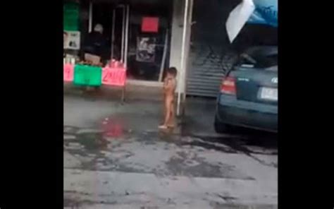 Brutal castigo niño aparece desnudo y mojado en la calle con frío intenso El Sol de Morelia