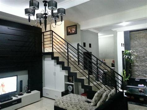 Rumah idaman satu lantai juga bisa memberikan kenyamanan untuk anda. Ruang Tamu Rumah 2 Tingkat | Desainrumahid.com