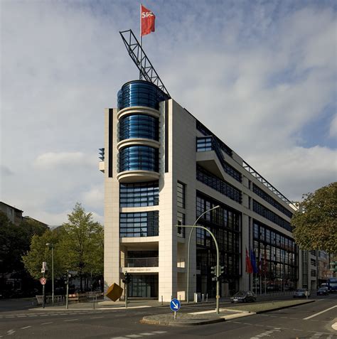 Seit seiner gründung 1996 hat er sich einen festen platz in der berliner. Verwaltungsgesellschaft Bürohaus Berlin Willy-Brandt-Haus ...